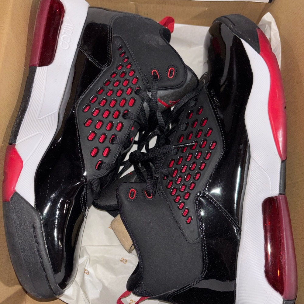 Jordan Athletic Shoes Black and Red - Picture 7 of 8